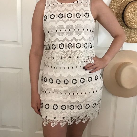 Lover’s + Friends incense lace mini skirt - Picture 2 of 3